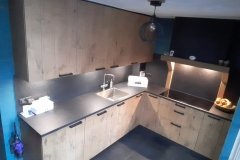 Vaatwasser, wasbak en veel bergruimte